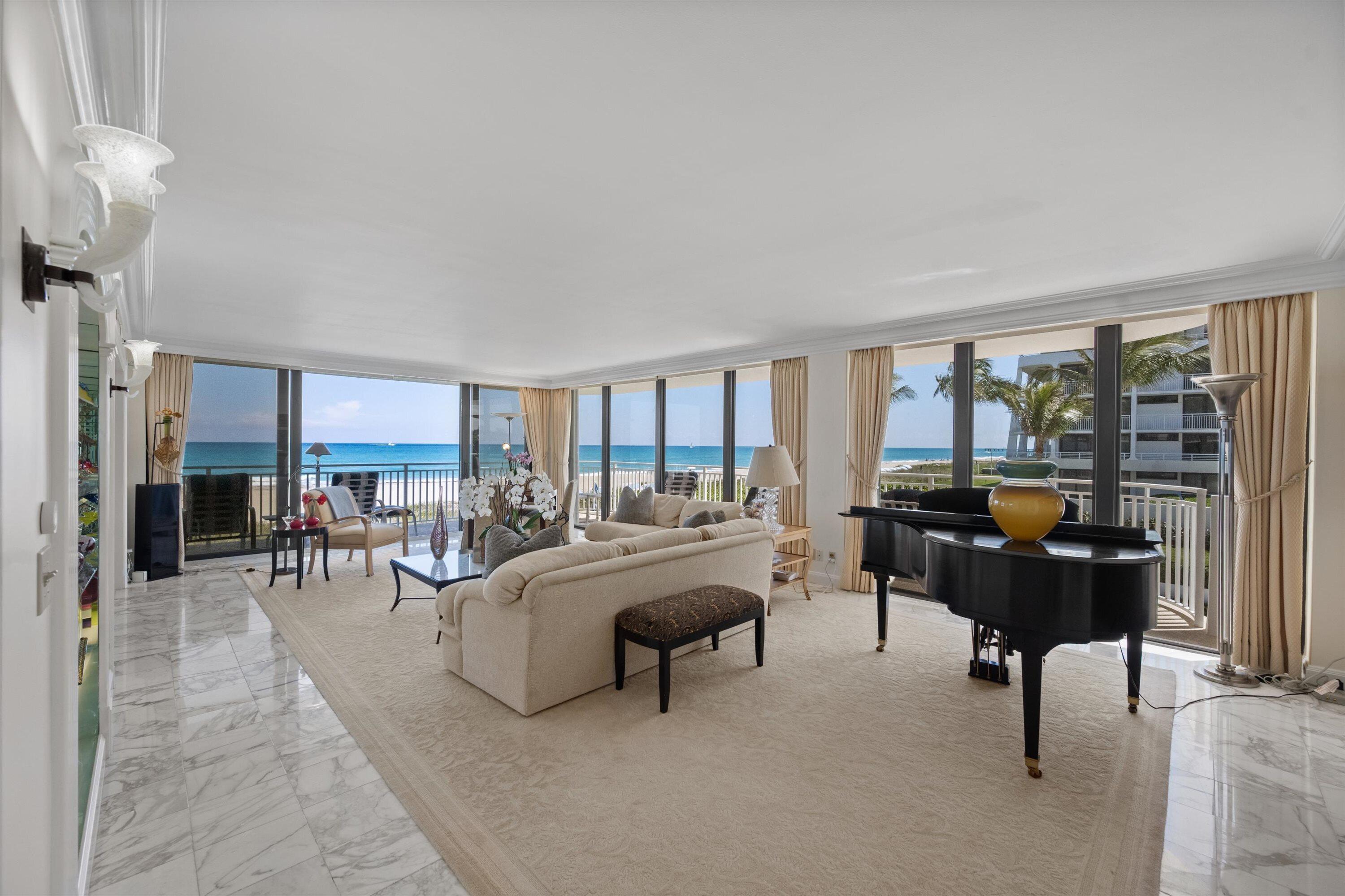 Image 4: Living Room