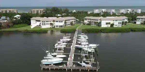 Image 2: Arrow DJI_0786