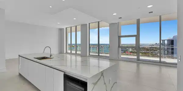 Image 2: Nautilus 2411 Kitchen 2