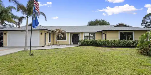 138 SW Airview Avenue