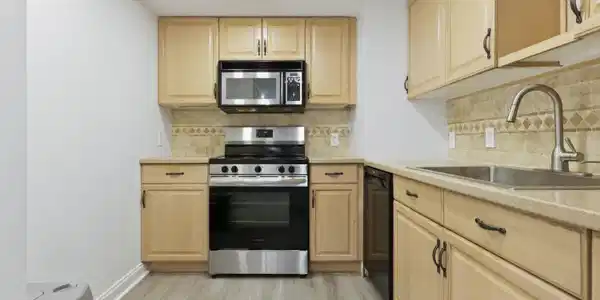 Image 4: Galley Kitchen