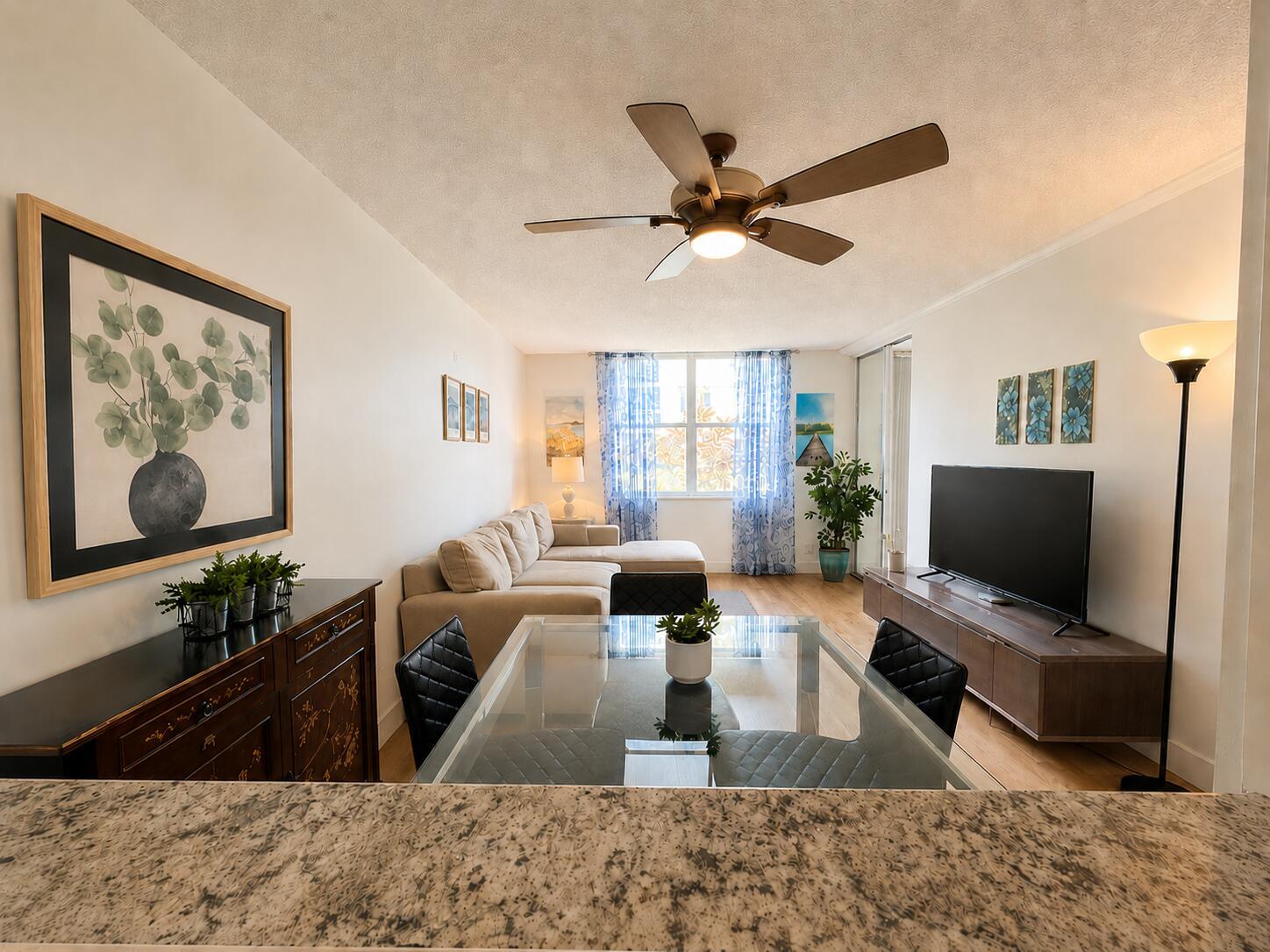 Image 2: 2_Diningliving_area