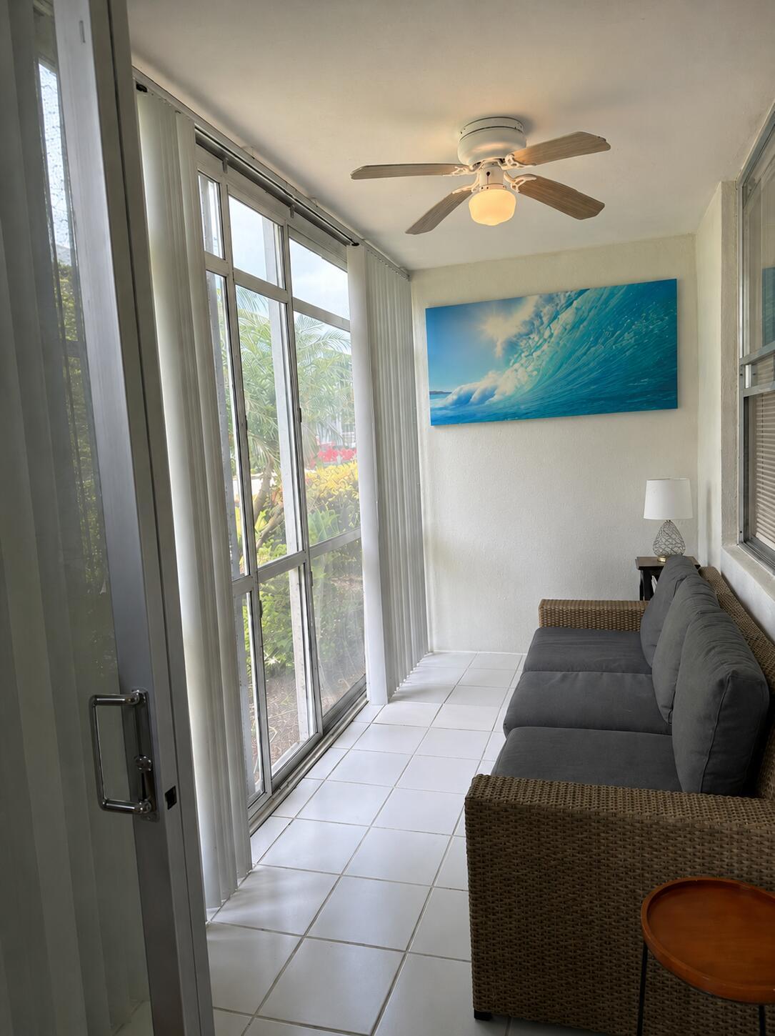 Image 3: 3_Lanai_overlooks_gardens