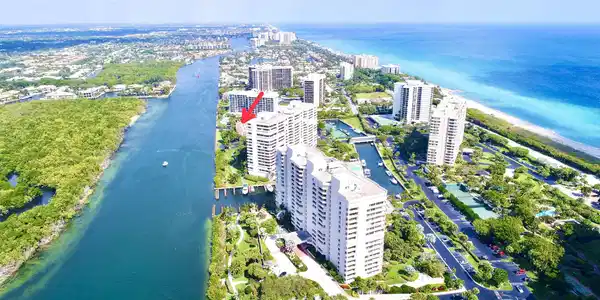 Image 2: DIRECT INTRACOASTAL TOWNHOUSE