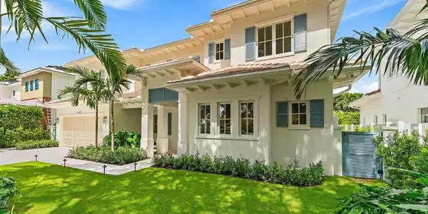 Image 3: Front