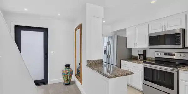 Image 4: Entryway and Kitchen