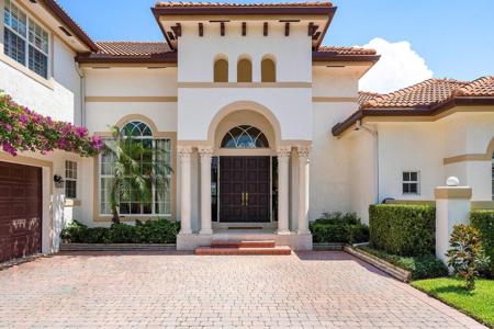 944 Banyan Drive