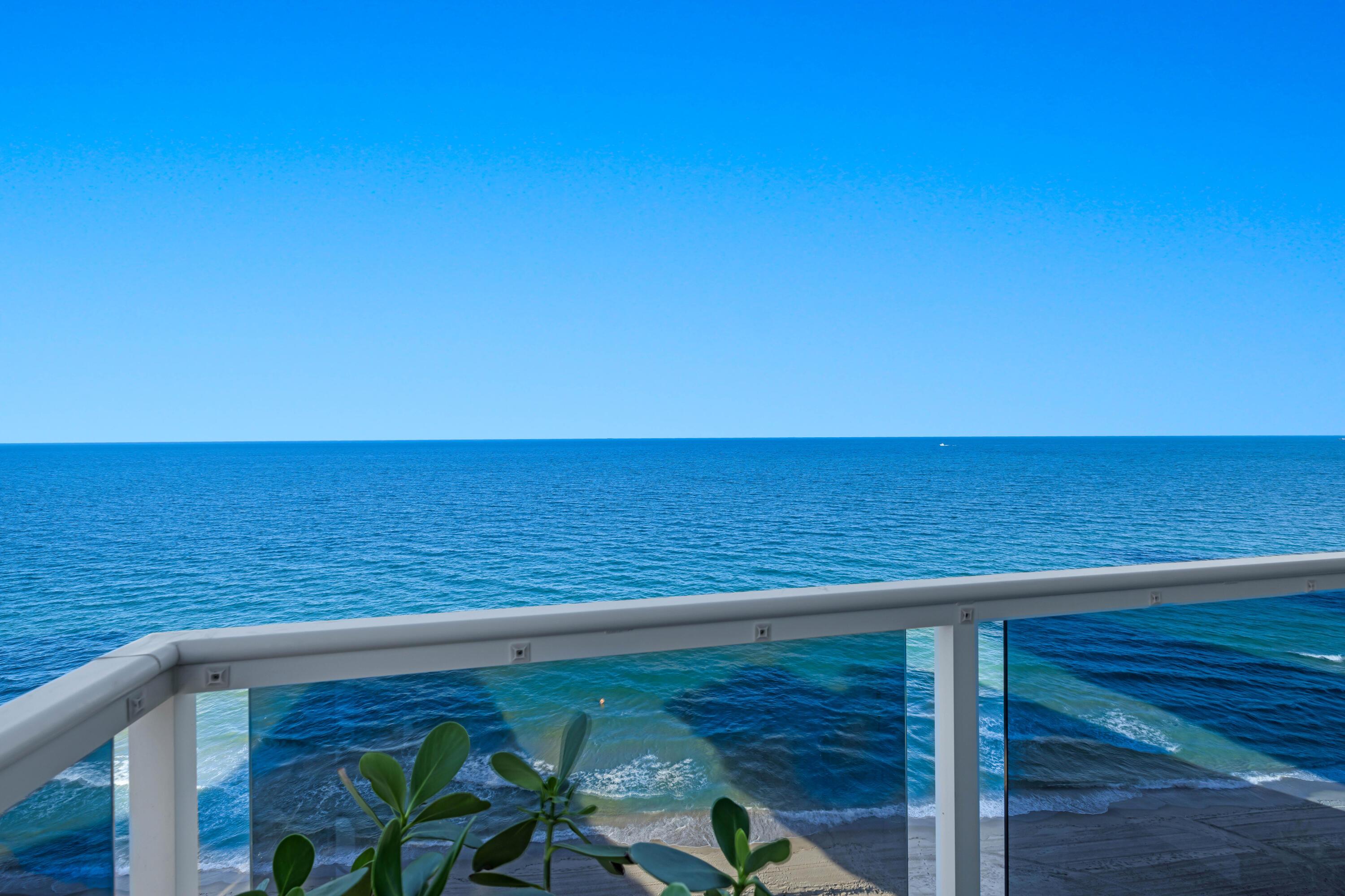 Image 4: Balcony