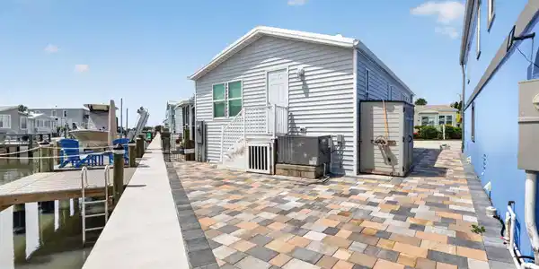 Image 2: 24-web-or-mls-5P1A9703
