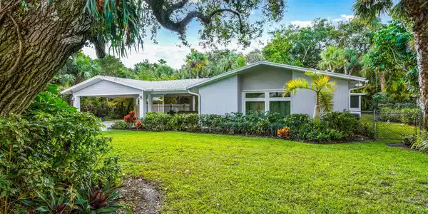 1525 Pelican Lane