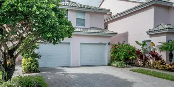 Image 2: 4205 Fairway Dr N Jupiter FL-large-036-0