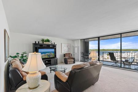 120 Lakeshore Drive