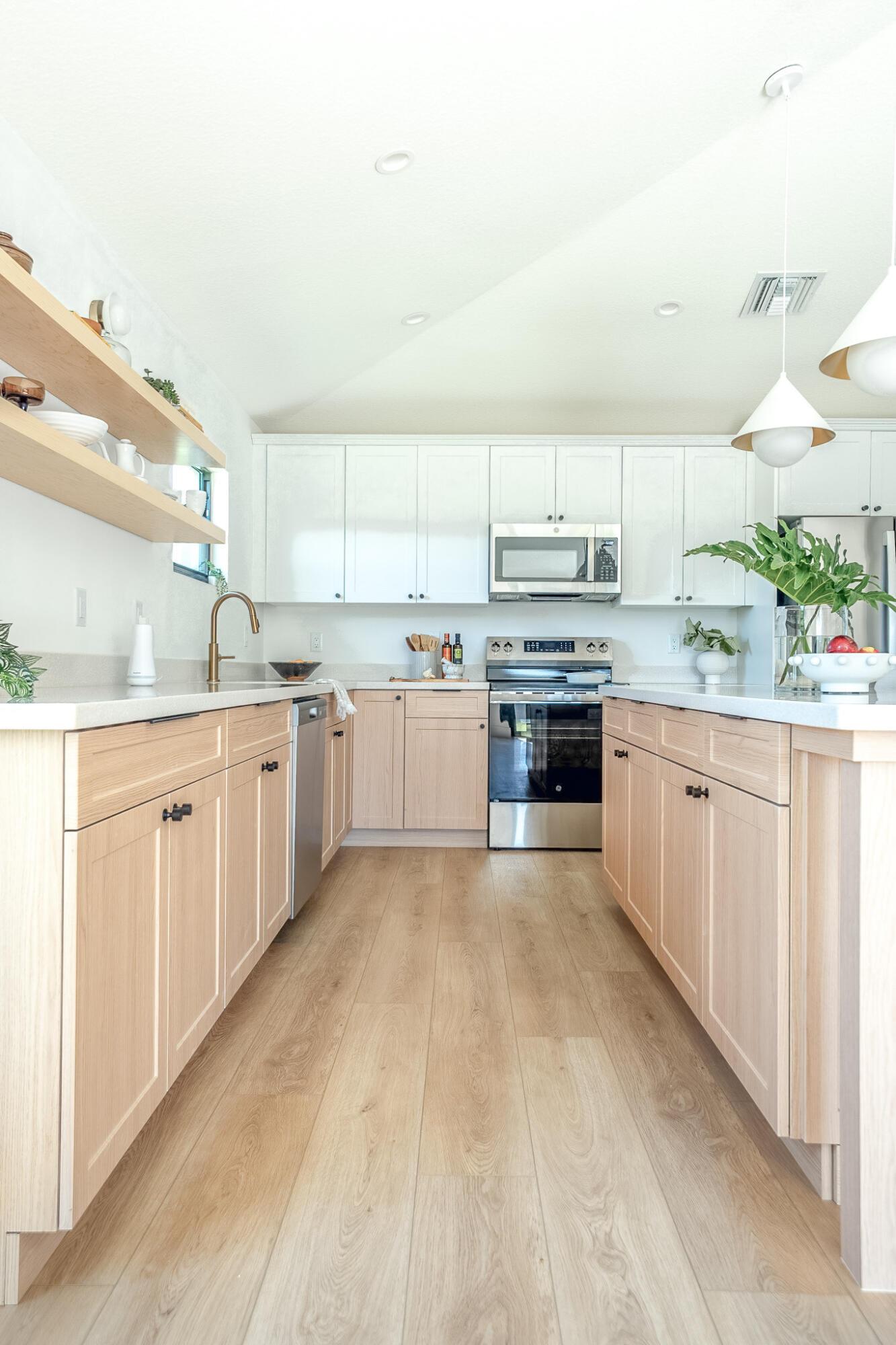 Image 4: Kitchen work area