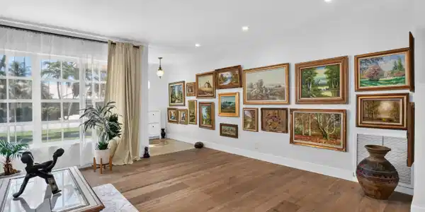 Image 3: Livingroom