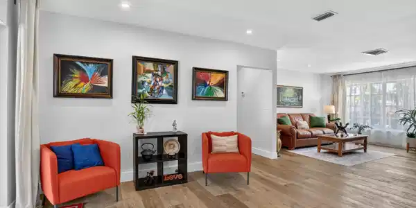 Image 4: Livingroom