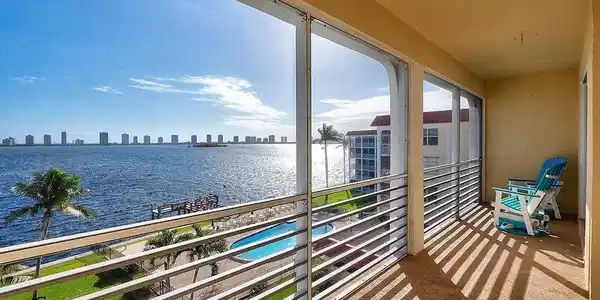 105 Paradise Harbour Boulevard