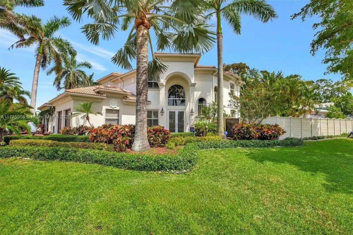 Image 1: 2844-ne-26th-ave-lighthouse-point-fl-pri