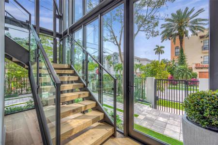 215 SE 10th