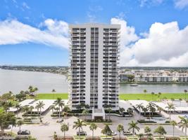 115 Lakeshore Drive