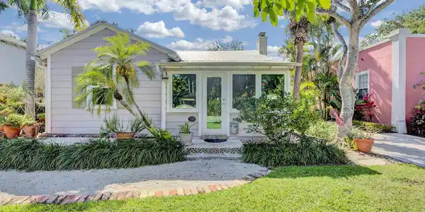 42 Palm Square