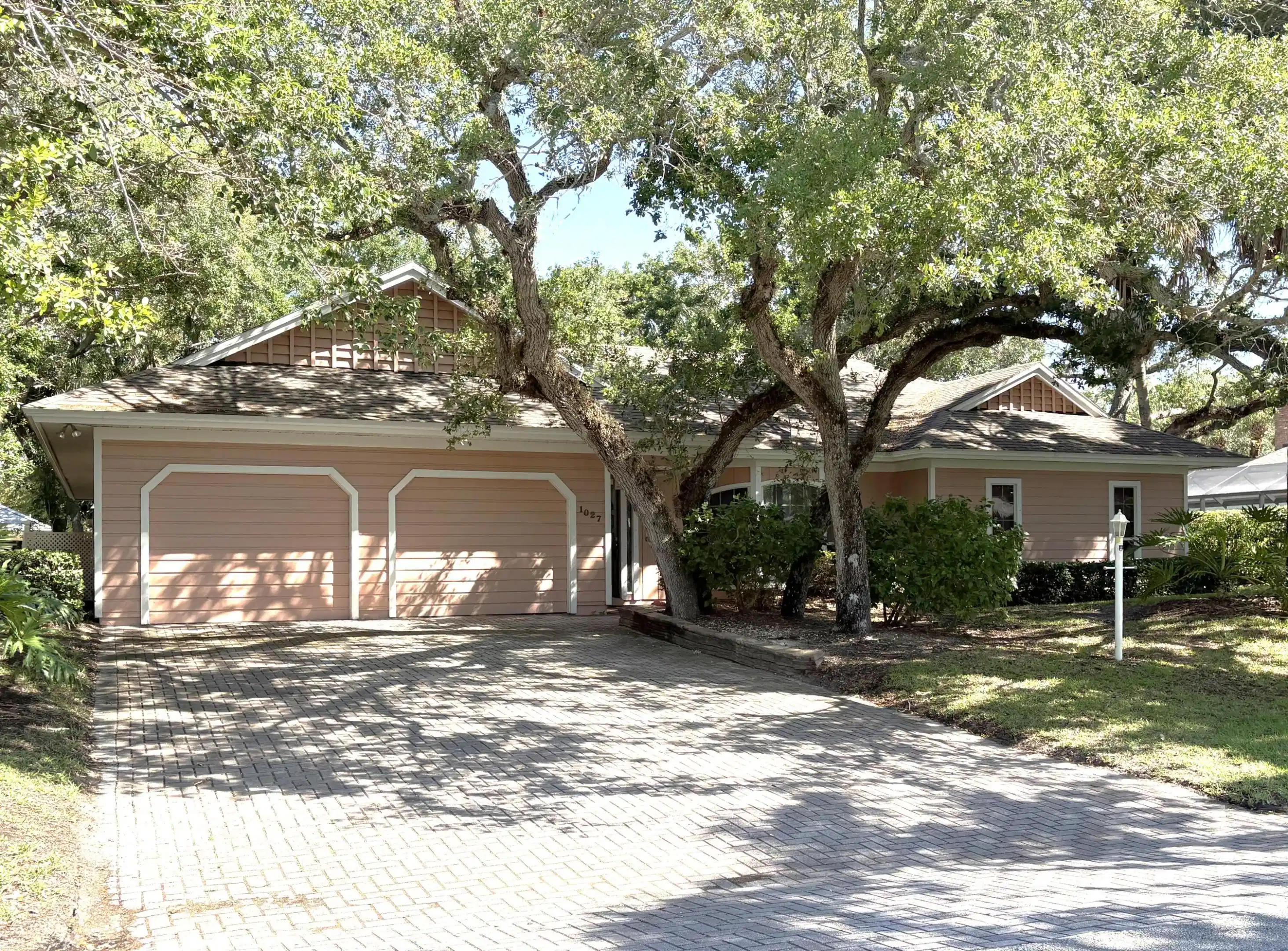 Image 1: Front of house 1