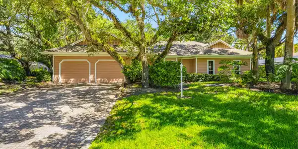 Image 2: 1027 Mangrove Lane-370