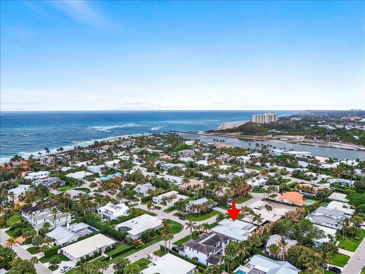 Image 2: Short Walk to the Ocean and the Jupiter Inlet