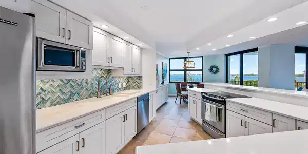 Image 4: Upgraded kitchen