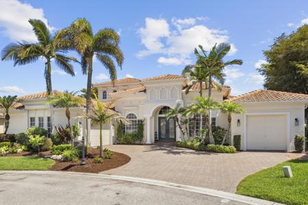 281 SW Hatteras Court