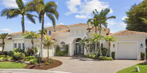 281 SW Hatteras Court