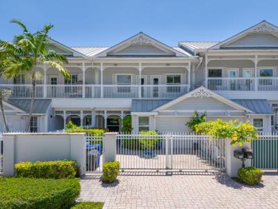 302 NE 11th Avenue
