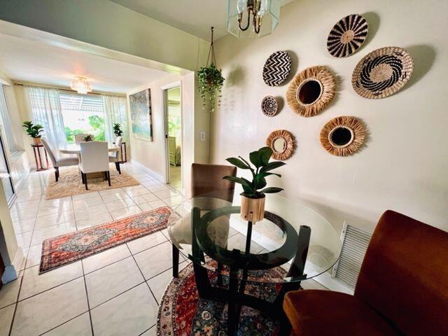 Image 3: Dining/Breakfast combo