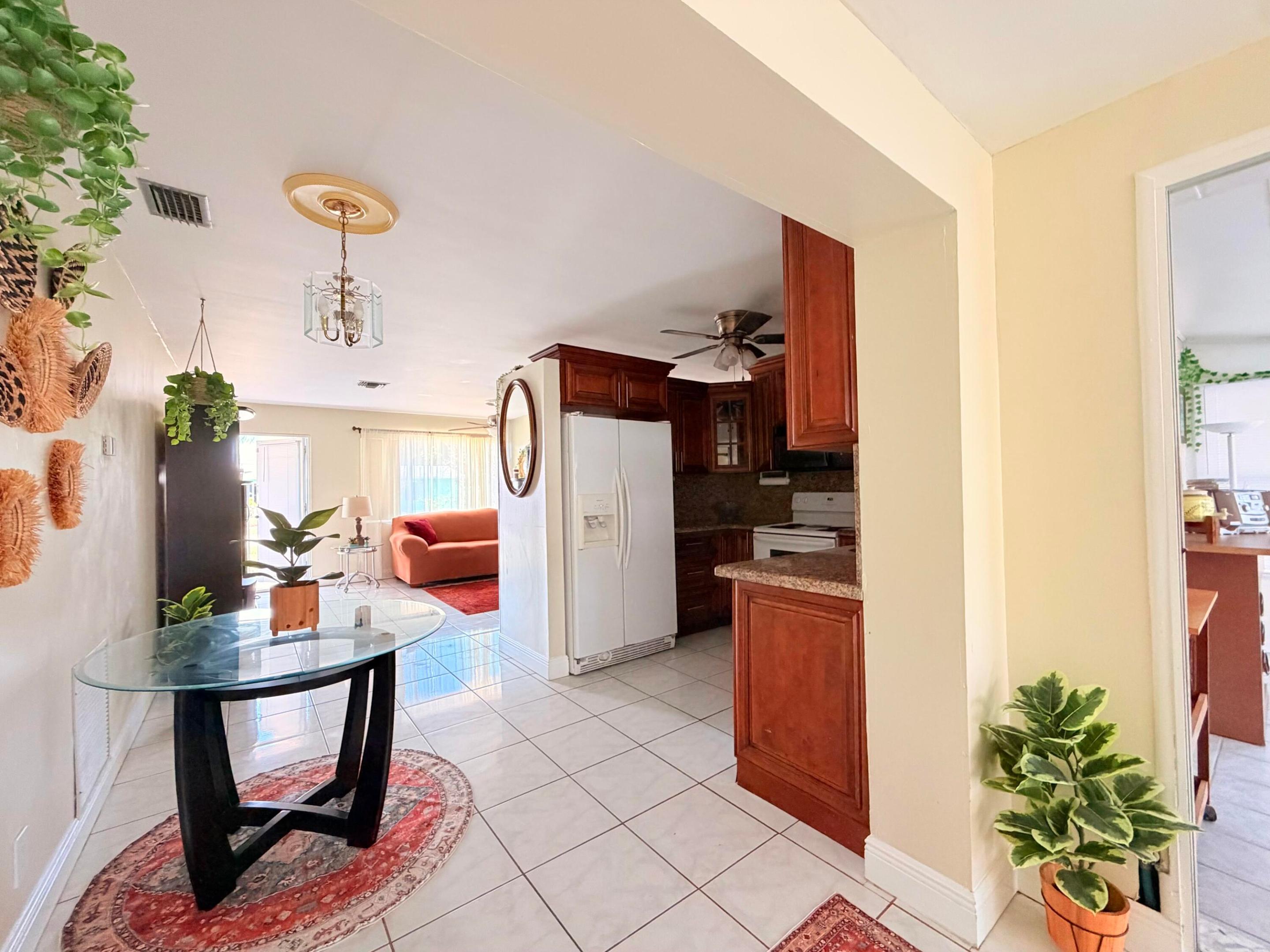 Image 4: kitchen2