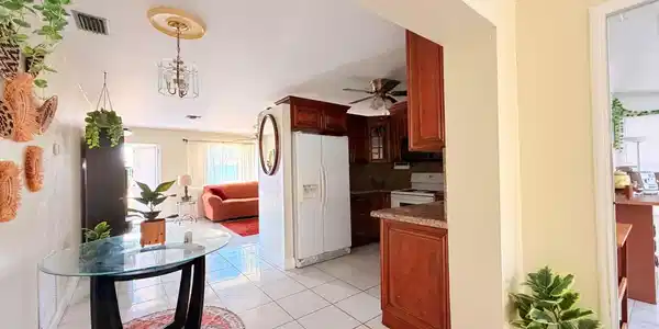 Image 4: kitchen2