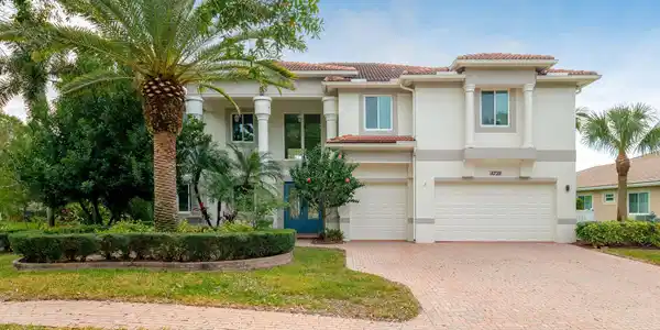 4739 SW Long Bay Dr