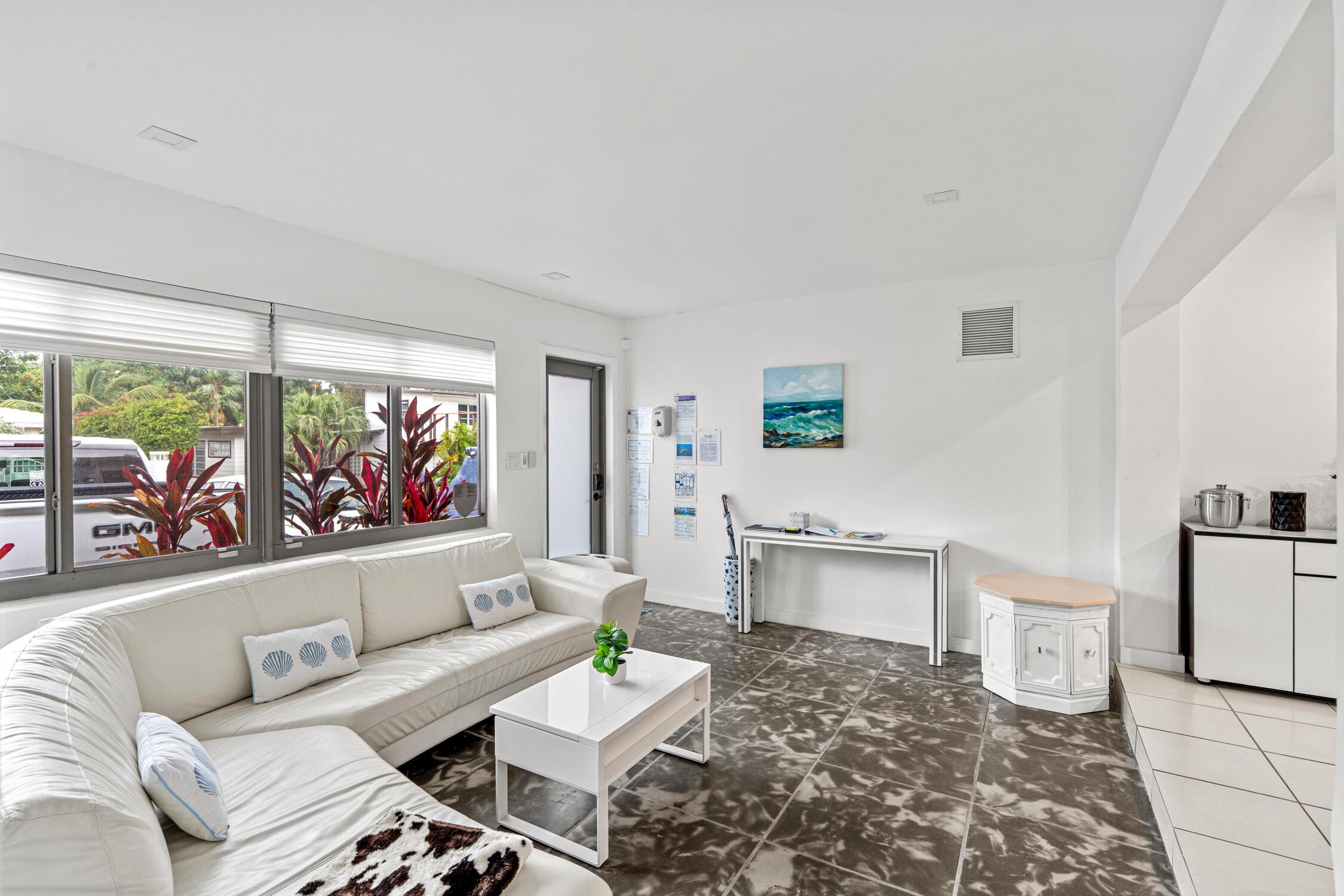 Image 3: Living Room