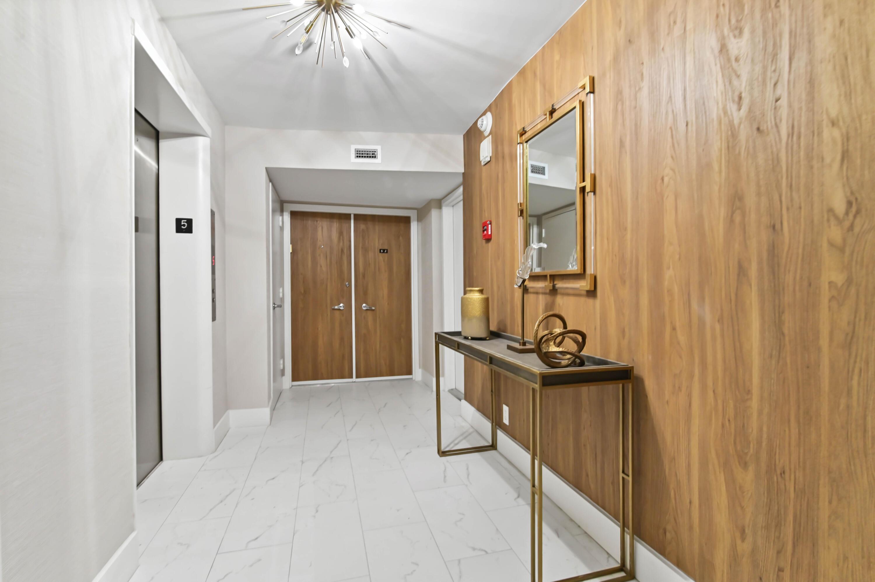 Image 2: Semi Private Elevator Lobby