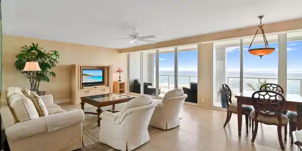 Image 4: OCEANFRONT Living