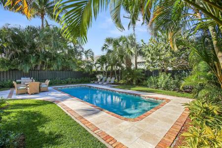 221 Lakeland Drive