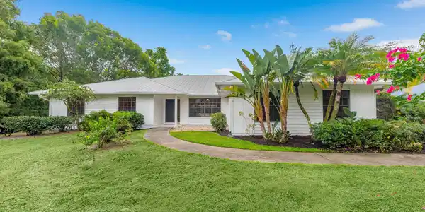 2482 SW Racquet Club Drive