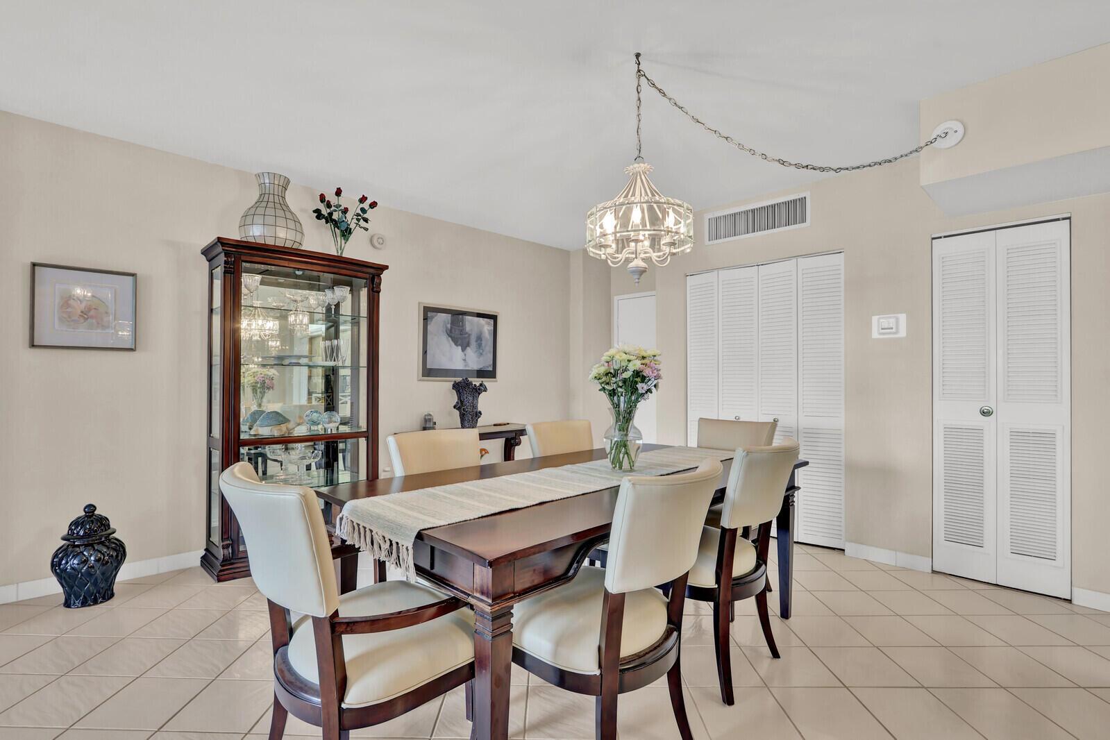 Image 4: Spacious Dining Room