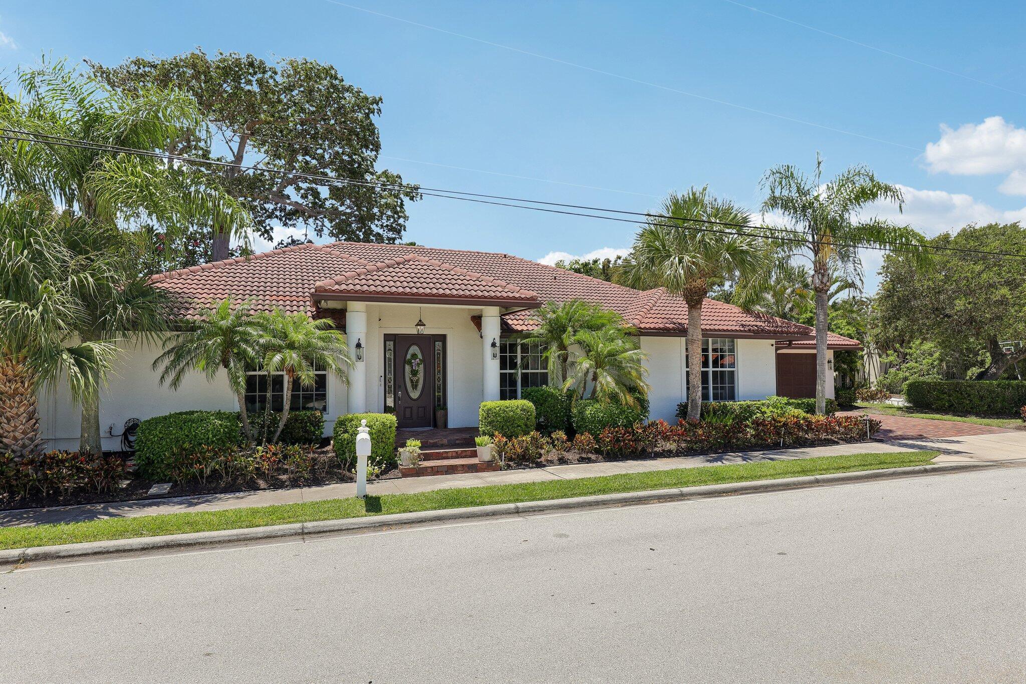 Image 4: Front of Home