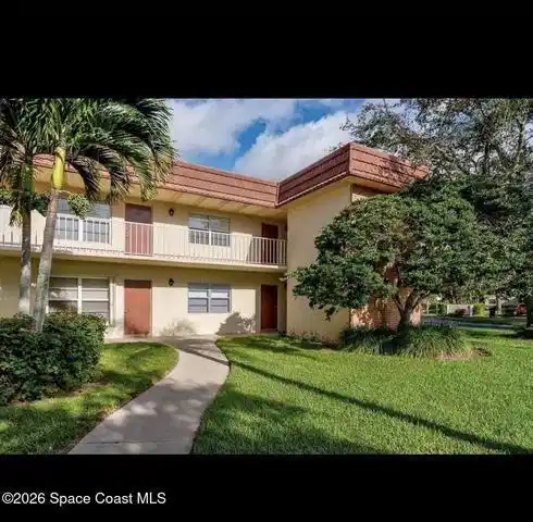 Image 1: 25 vista gardens