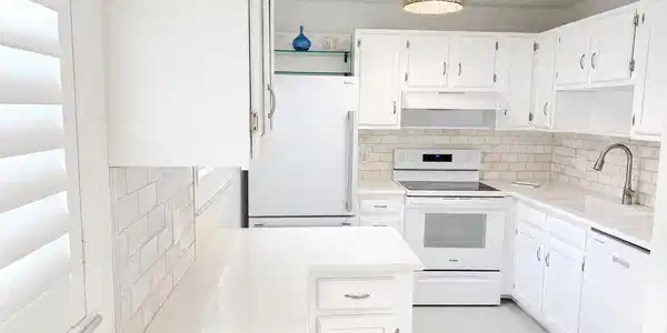 Image 2: Kitchen