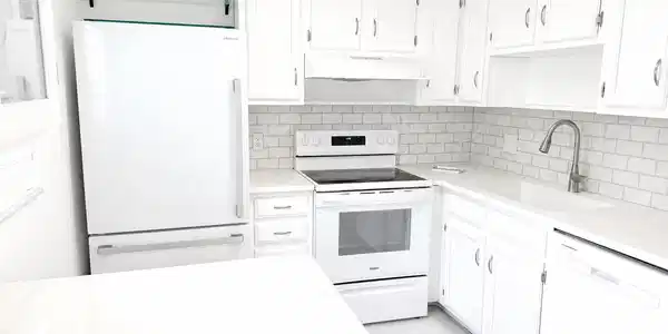 Image 3: 4