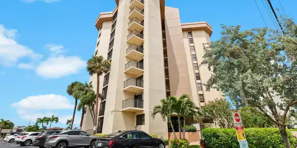 501 N Riverside Dr