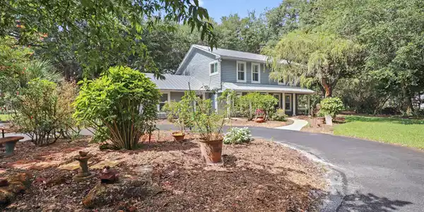 2414 SW Love Court