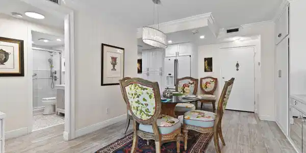Image 3: 05 Dining area 03