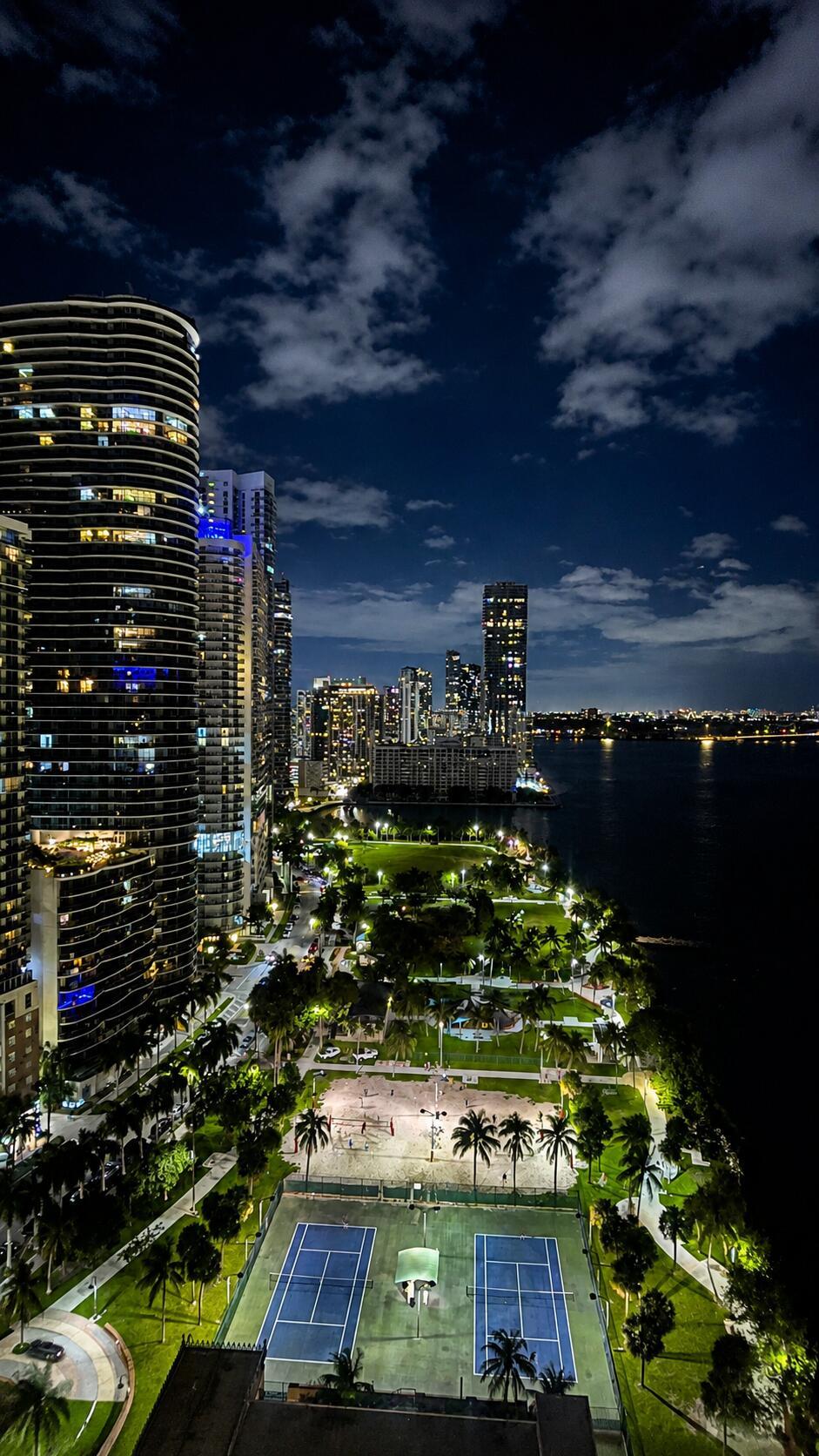 Image 3: Twilight Balcony 3