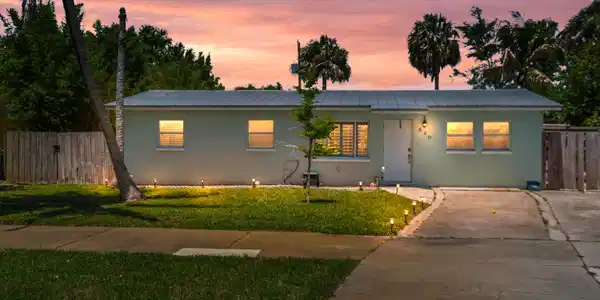 520 SE Dolphin Drive